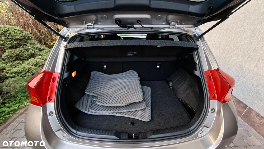 Toyota Auris 1.6 Sol - 8