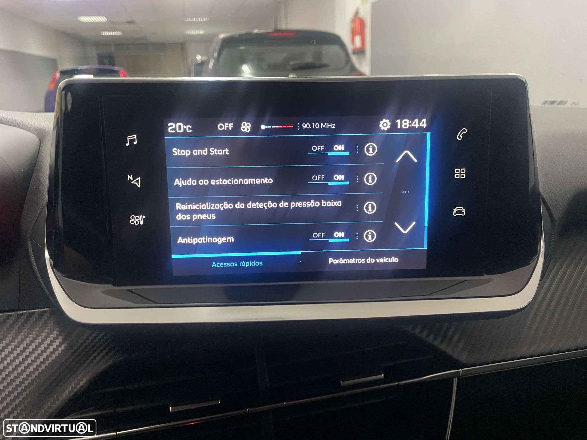 Peugeot 208 1.2 PureTech SE Style - 26