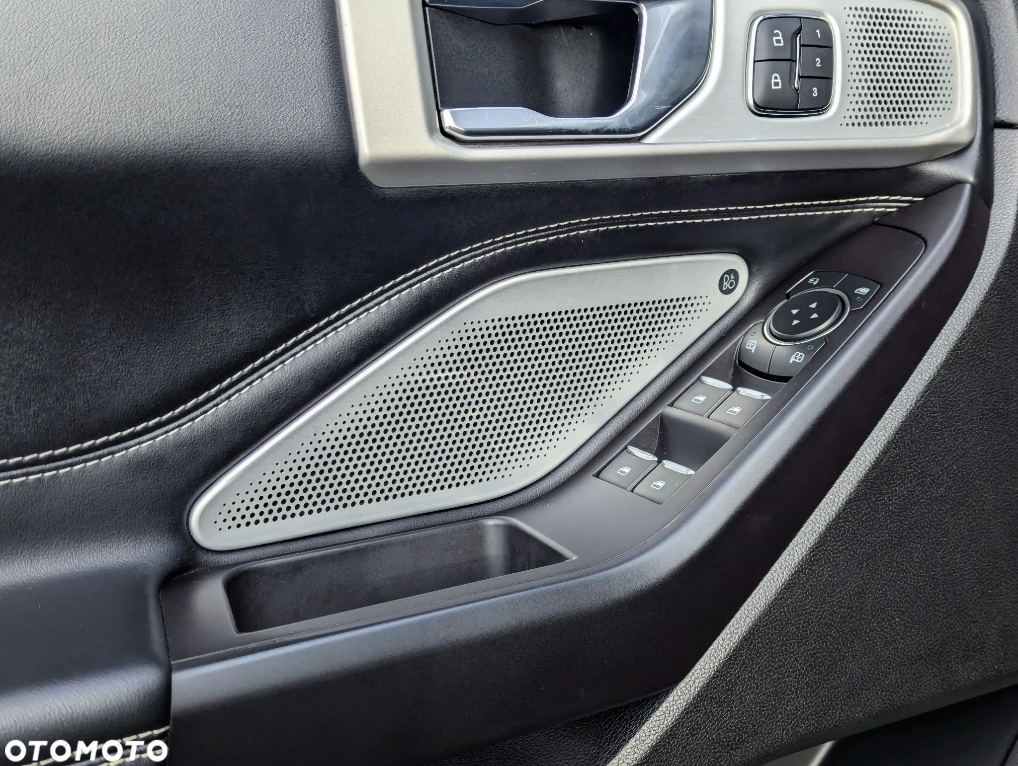Ford Explorer EcoBoost Plug-in Hybrid ST-LINE - 26
