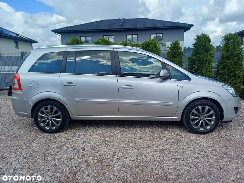 Opel Zafira 1.8 Family Plus - 2