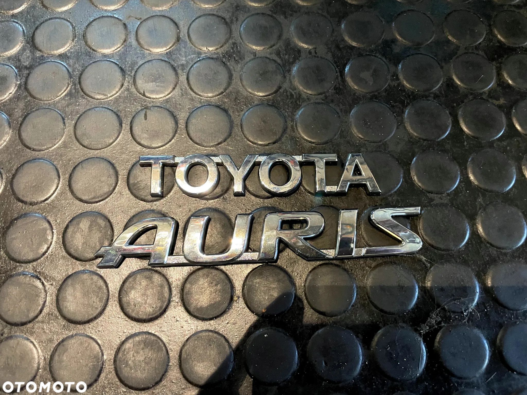 Emblemat znaczek znaczki TOYOTA AURIS II - 1