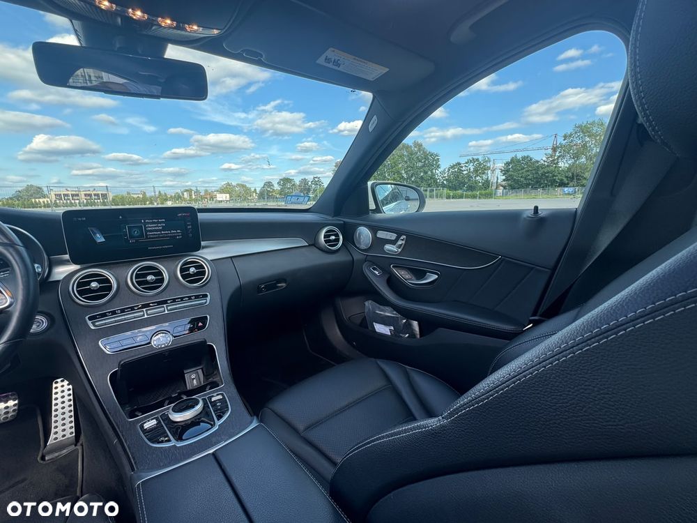 Mercedes-Benz Klasa C 300 4Matic 9G-TRONIC AMG Line - 12