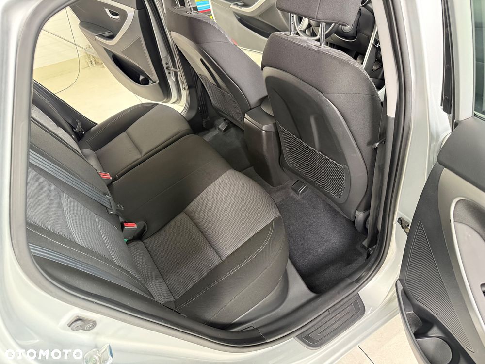 Hyundai i30 blue 1.6 CRDi Style - 16