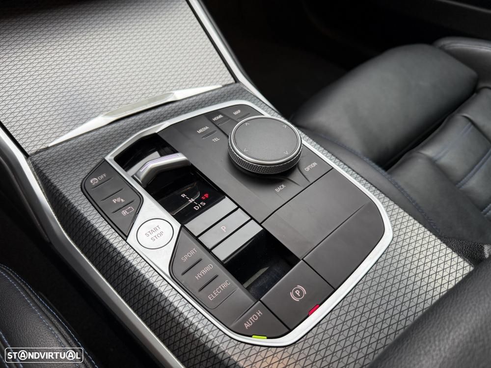 BMW 330 e Pack 50 anos M Auto - 26