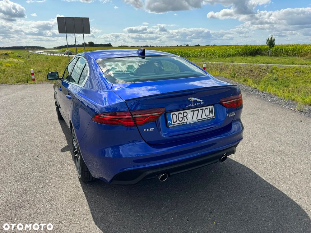 Jaguar XE 25t Prestige - 13