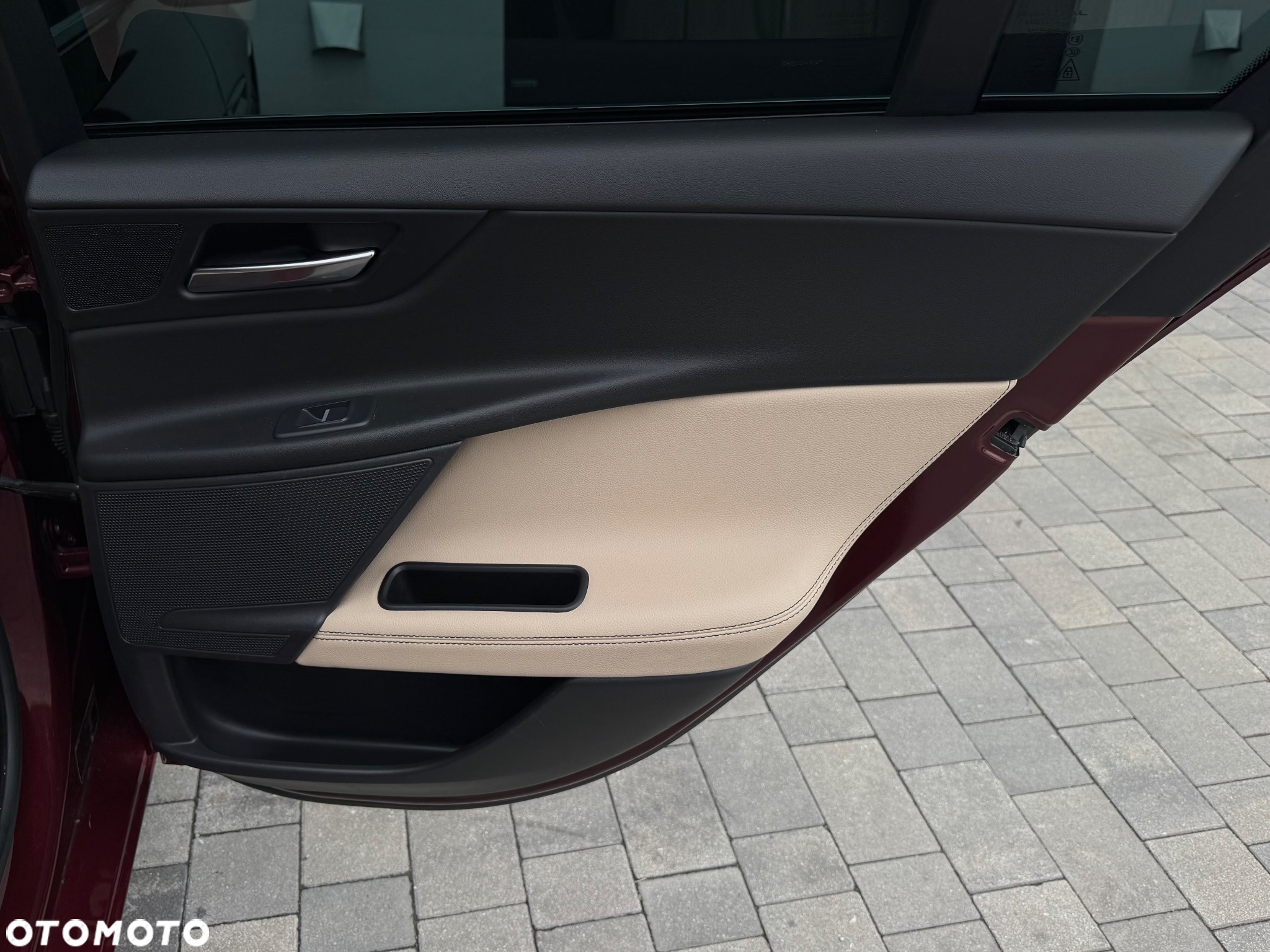 Jaguar XE 2.0 D Prestige - 32