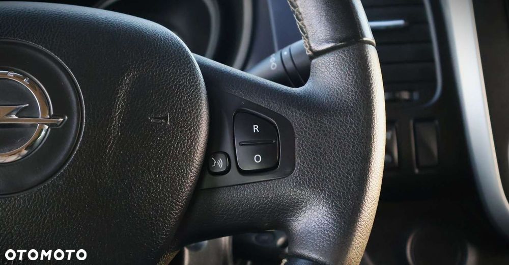 Opel Vivaro - 24