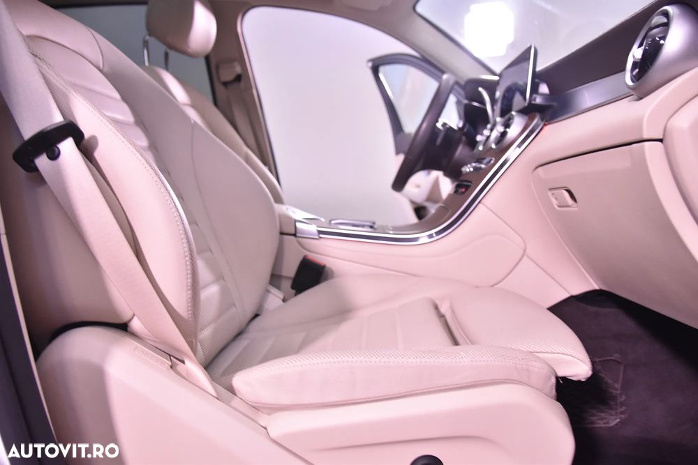 Mercedes-Benz GLC 300 e 4MATIC - 11