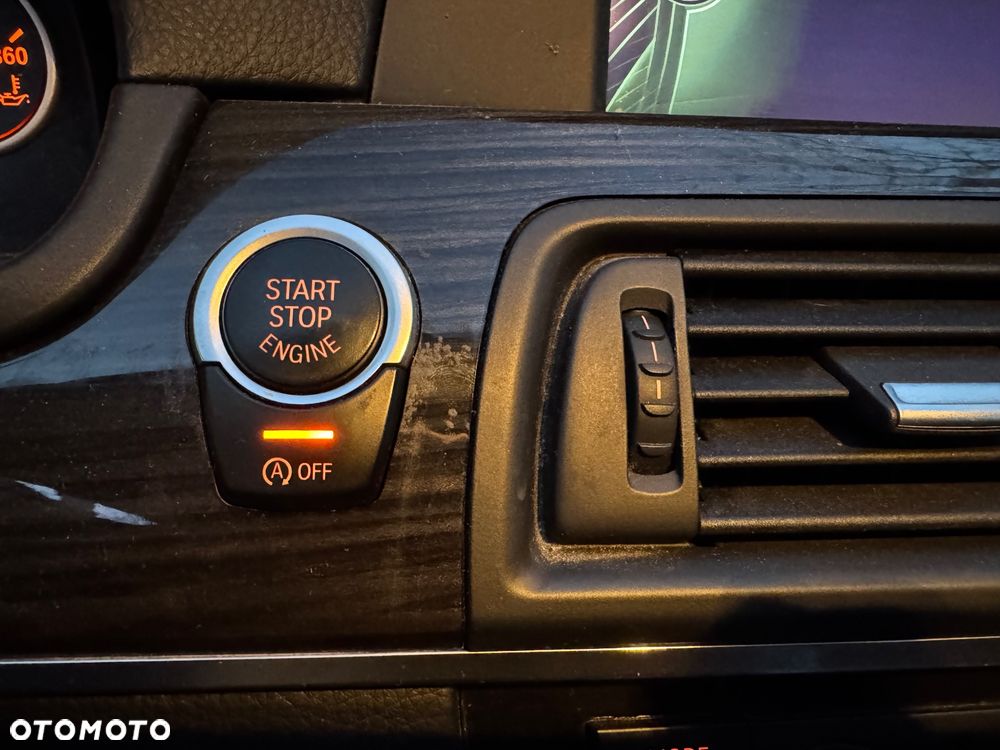 BMW Seria 5 528i - 28