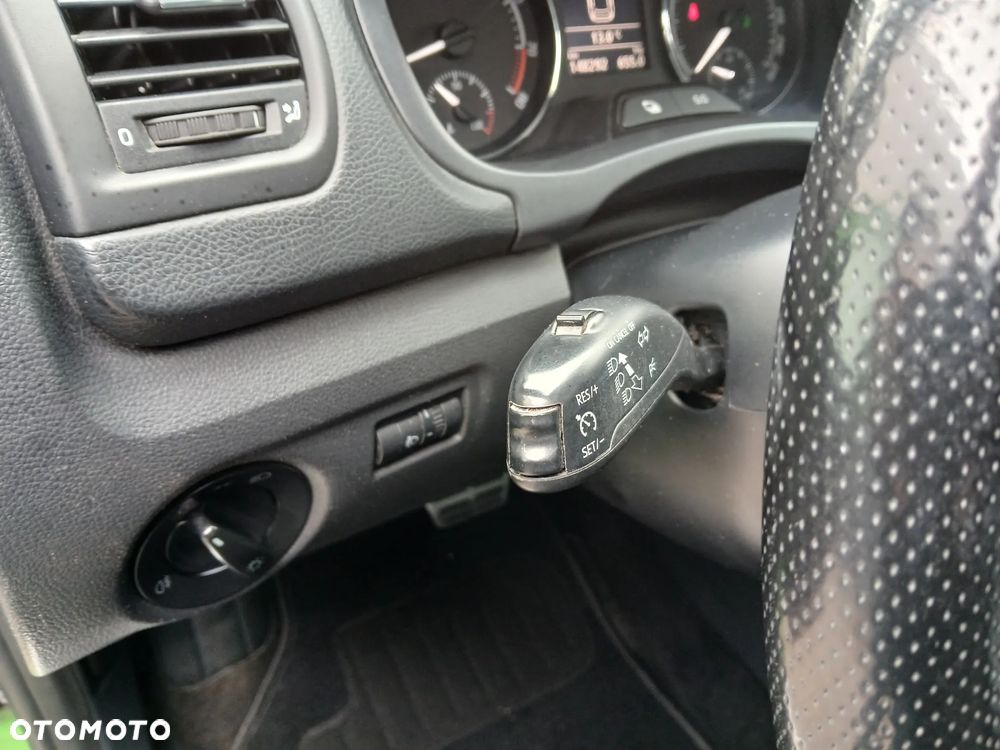 Skoda Fabia 1.4 TSI DSG RS - 38