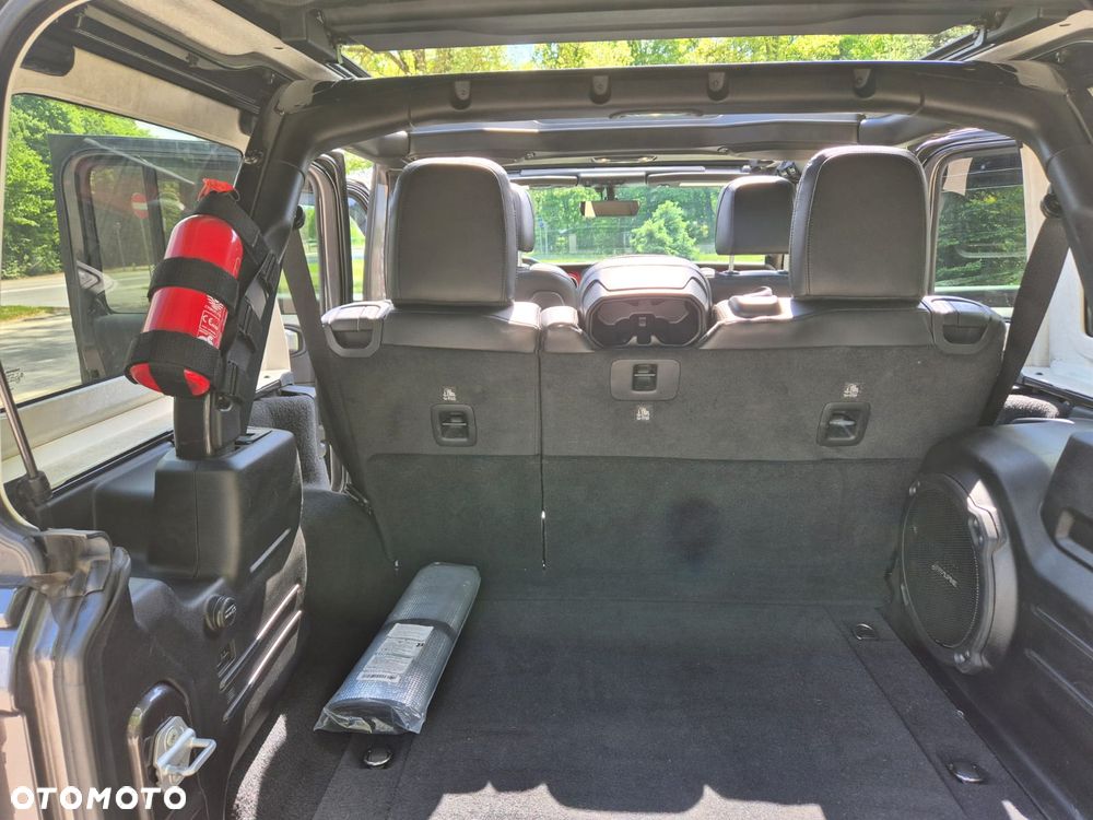 Jeep Wrangler - 32