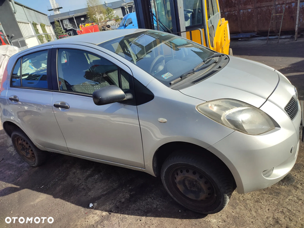 TOYOTA YARIS 2 NA CZĘŚCI