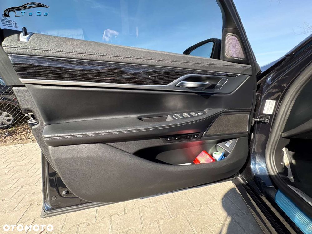 BMW Seria 7 750i xDrive sport - 22