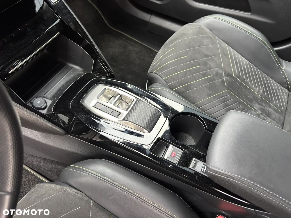 Peugeot 2008 1.2 PureTech GT S&S EAT8 - 17