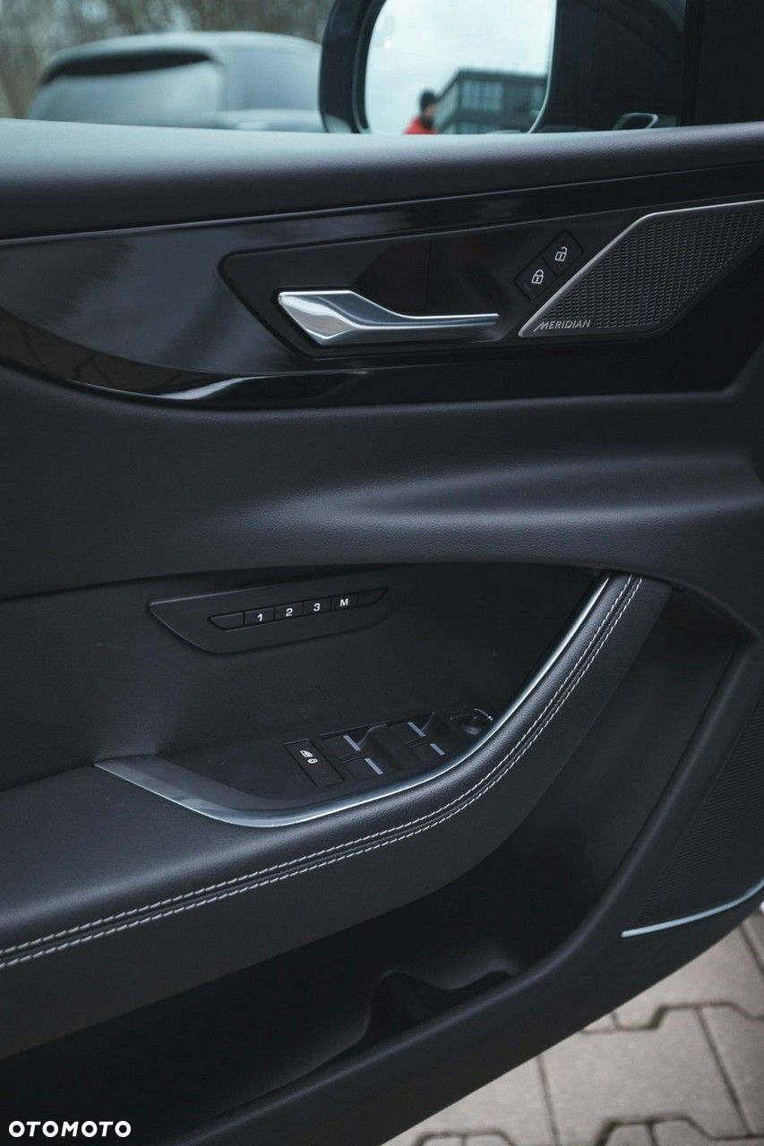 Jaguar XE - 26
