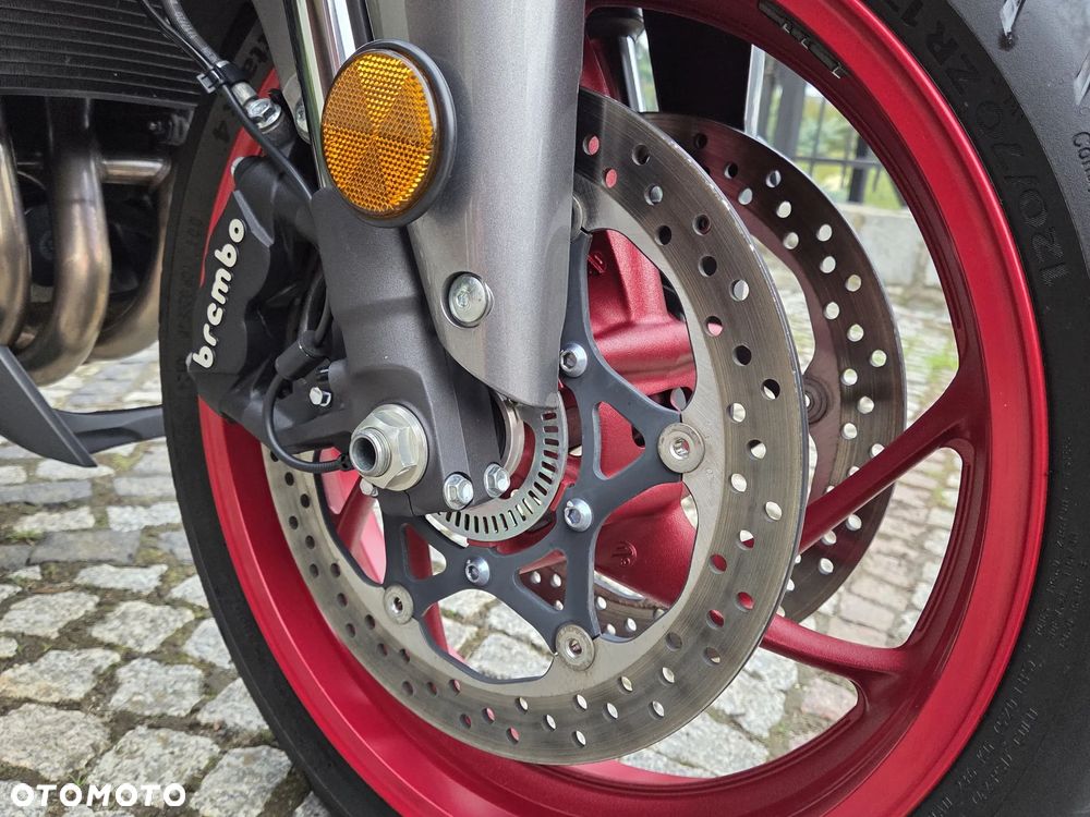 Suzuki GSX - 16