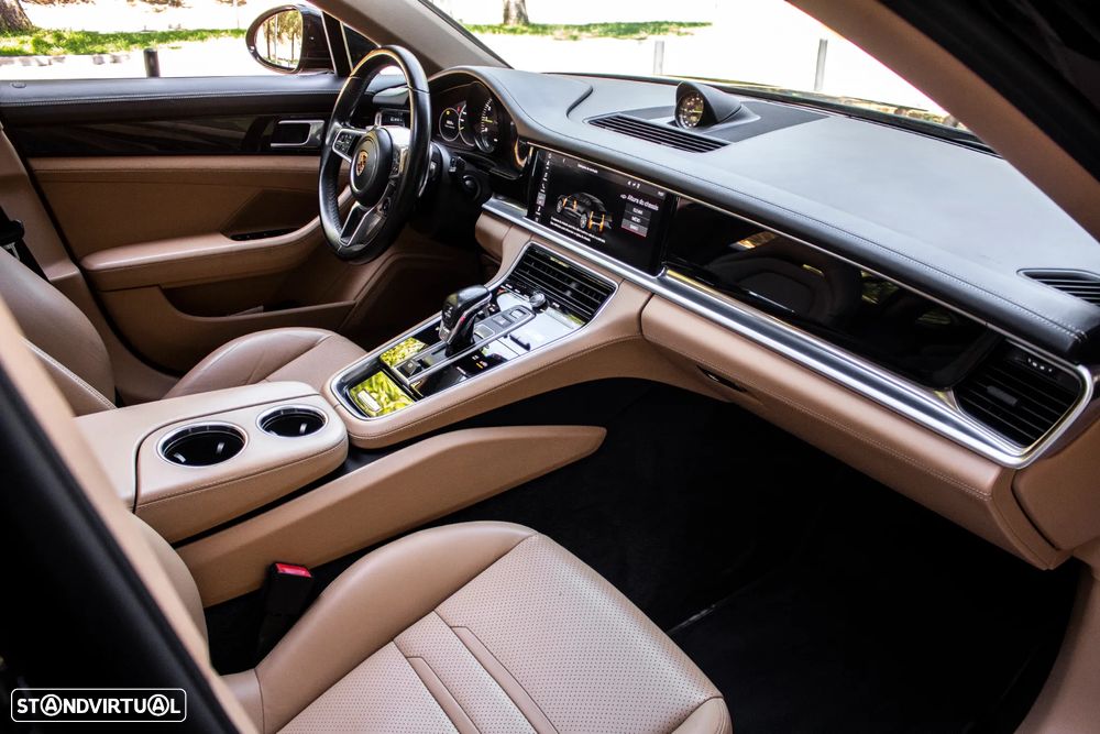 Porsche Panamera 4 E-Hybrid - 26