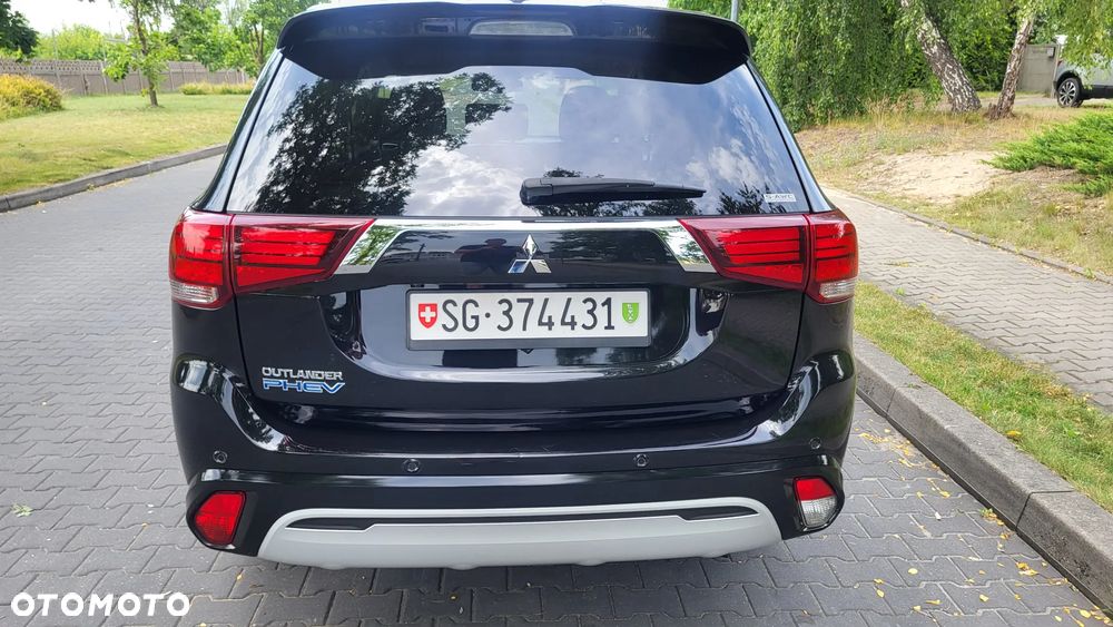 Mitsubishi Outlander 2.0 4WD Top - 5