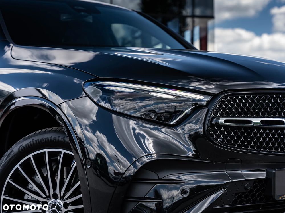 Mercedes-Benz GLC 300 e 4Matic 9G-TRONIC AMG Line - 17