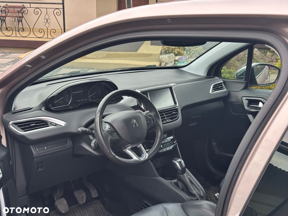 Peugeot 208 95 VTI Allure - 12