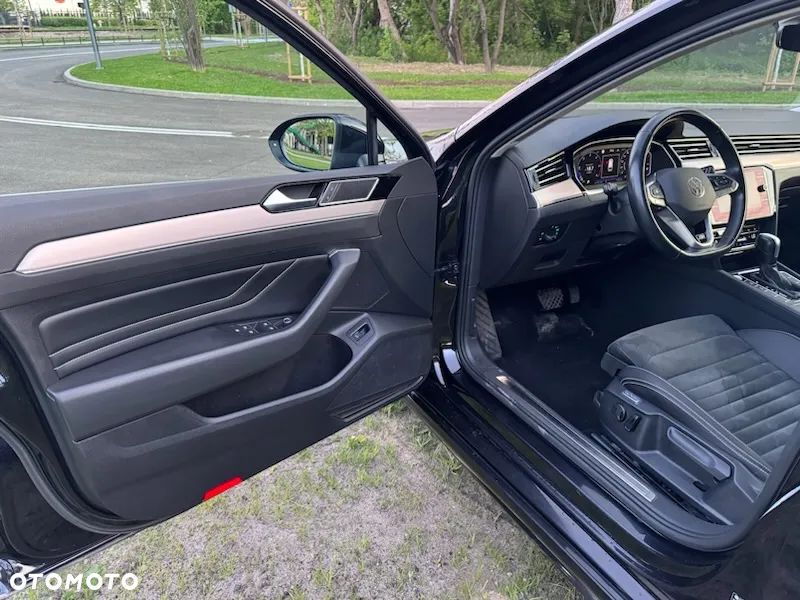 Volkswagen Passat 2.0 TDI SCR DSG 4Motion Elegance - 16