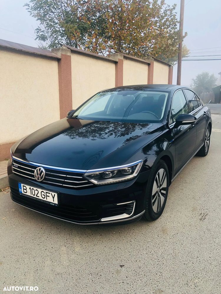 Volkswagen Passat - 1