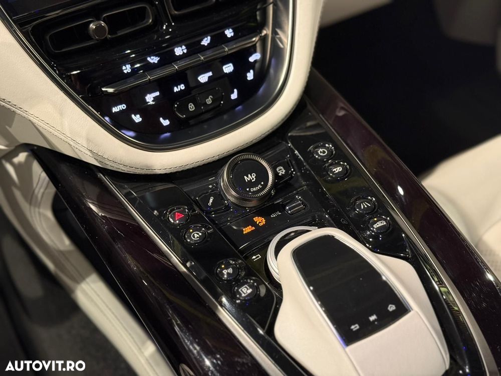 Aston Martin DBX - 32