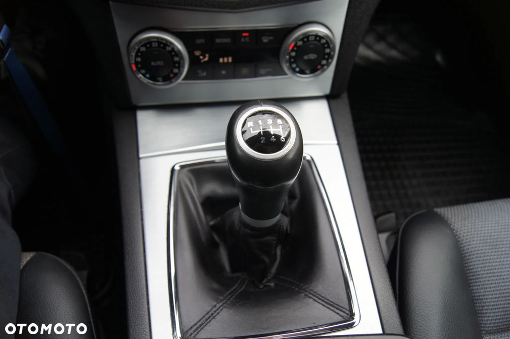 Mercedes-Benz Klasa C 180 Kompressor BlueEFFICIENCY Avantgarde - 15