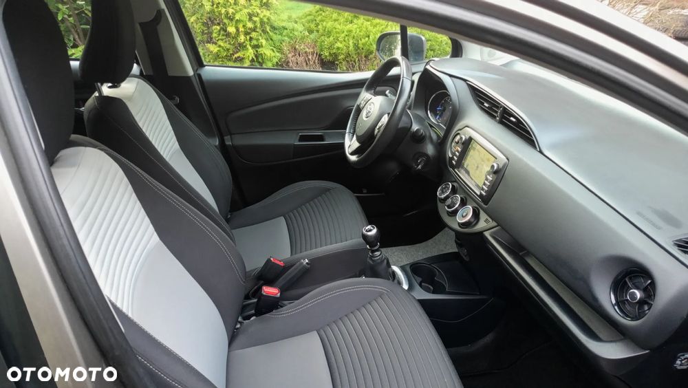 Toyota Yaris 1.5 Active - 12