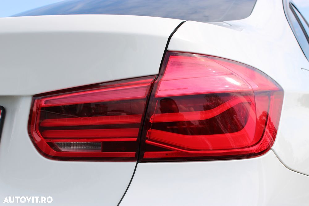 BMW Seria 3 320i Aut. Sport Line - 12