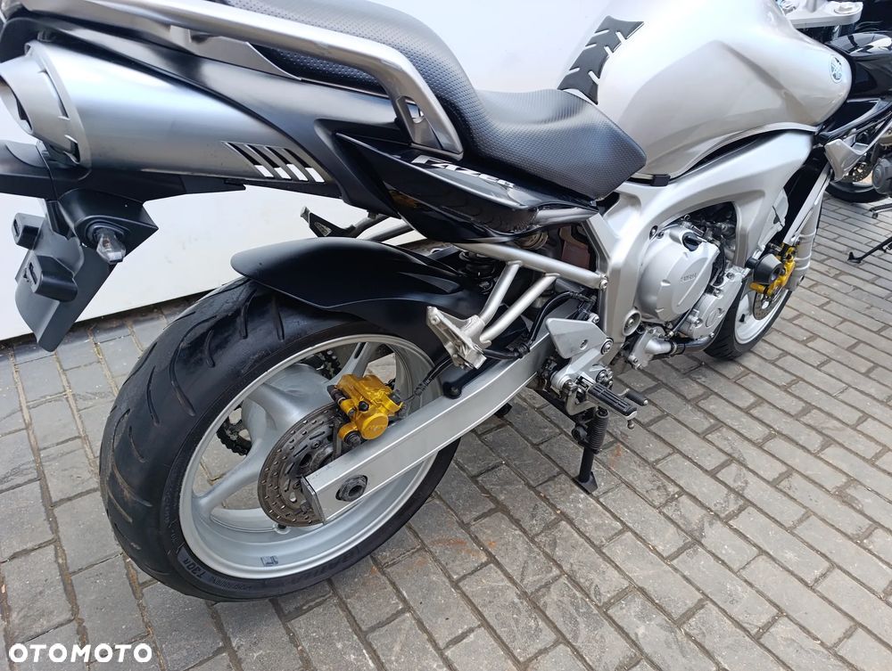 Yamaha FZ6 - 31