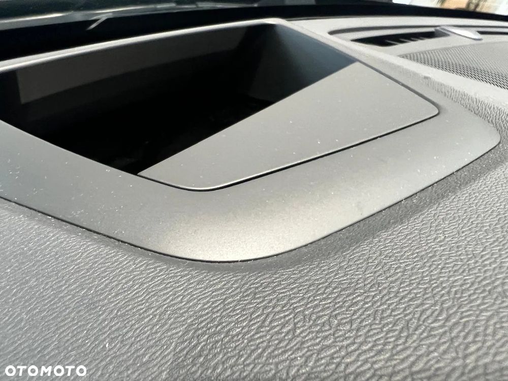 Volvo V60 B4 B Ultimate Dark - 33