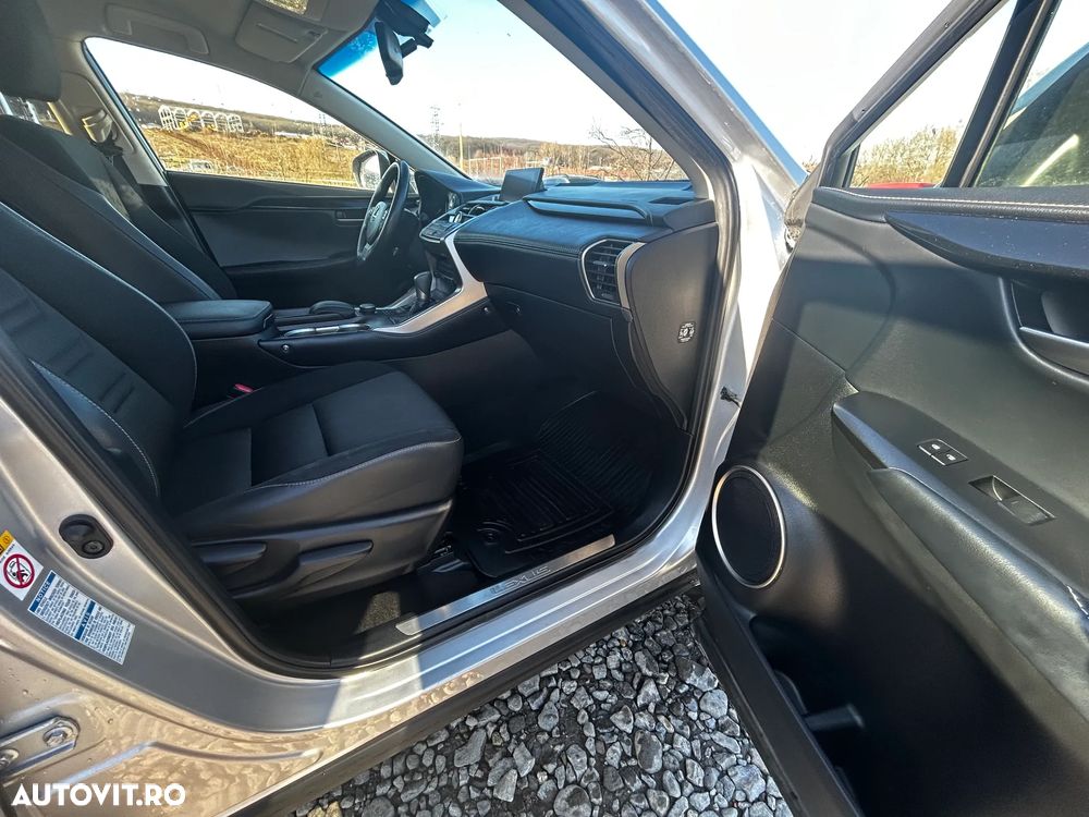 Lexus Seria NX 300h E-FOUR - 16