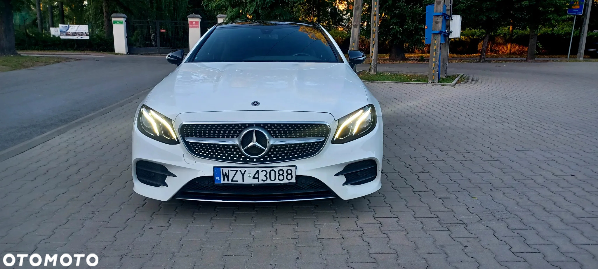 Mercedes-Benz Klasa E 220 d Coupe 9G-TRONIC - 18