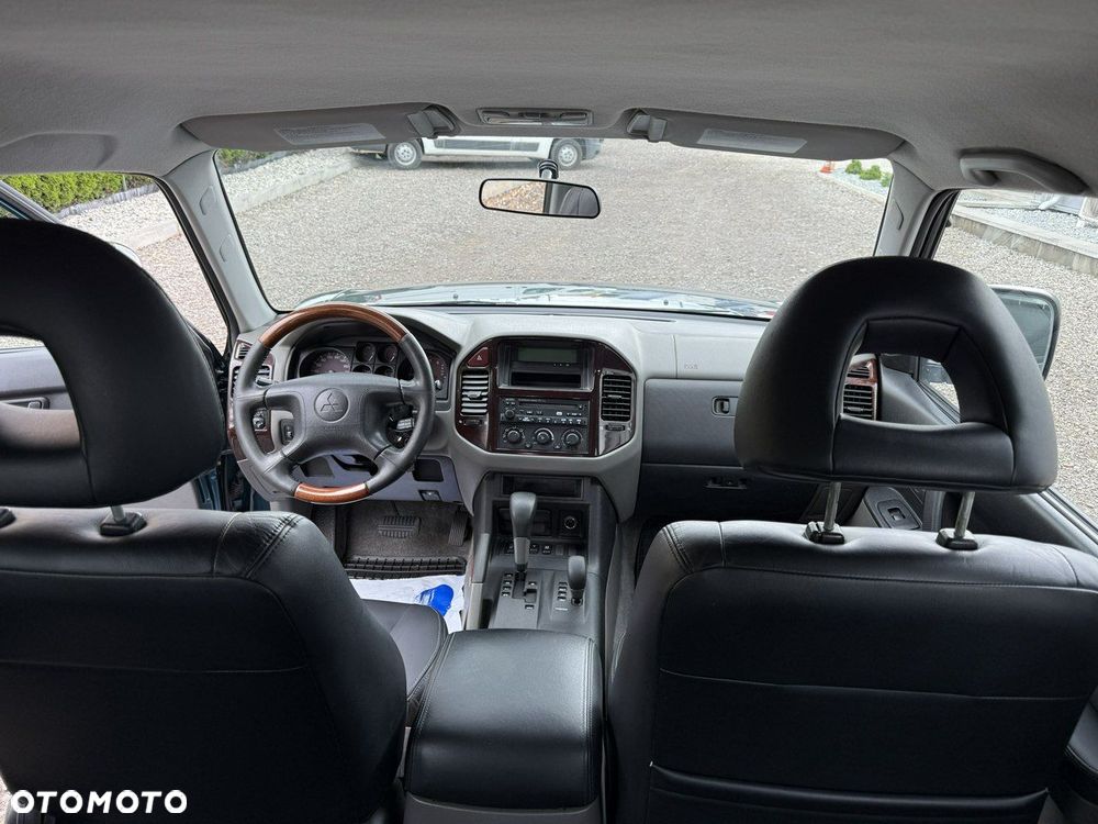 Mitsubishi Pajero - 13