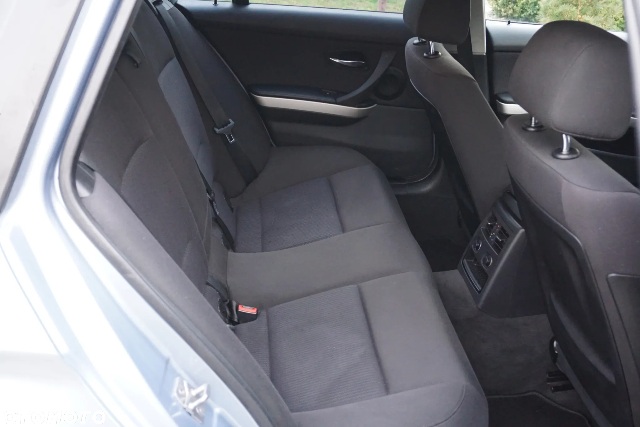 BMW Seria 3 318d DPF Touring - 20