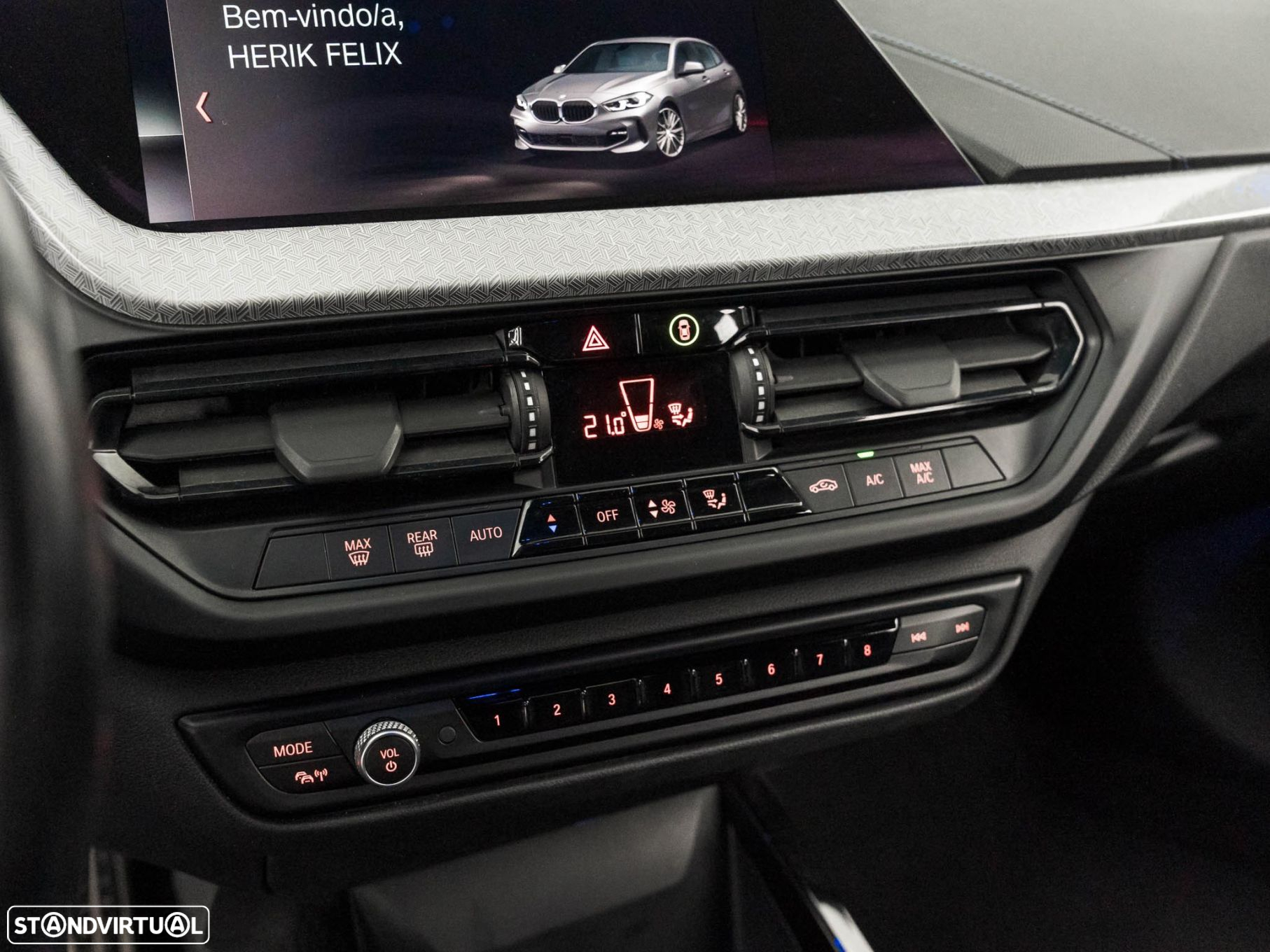 BMW 118 i Pack Desportivo M Auto - 28