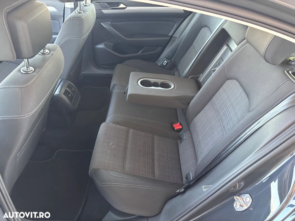 Volkswagen Passat 2.0 TDI Comfortline - 35