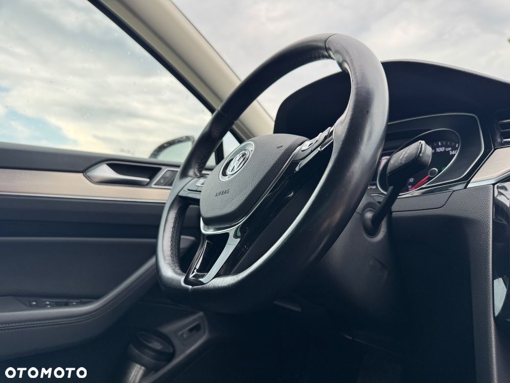 Volkswagen Passat 1.8 TSI BMT Highline DSG - 17