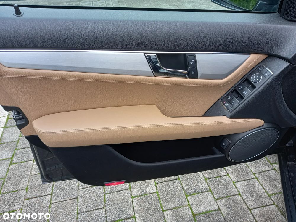 Mercedes-Benz Klasa C 250 CGI Automatik BlueEFFICIENCY Avantgarde - 22