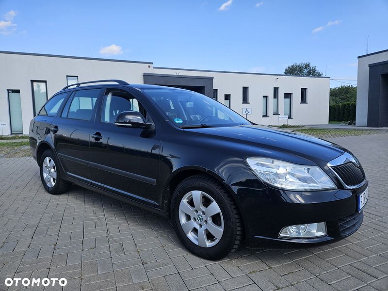 Skoda Octavia 2011 photo 2