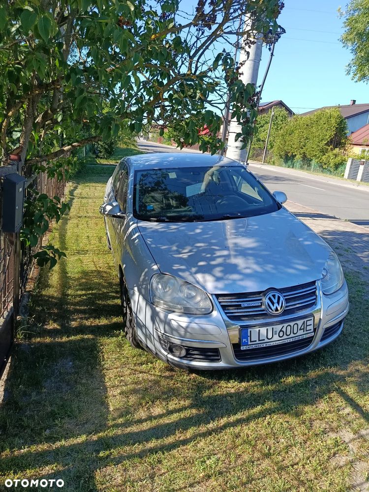 Volkswagen Jetta - 2
