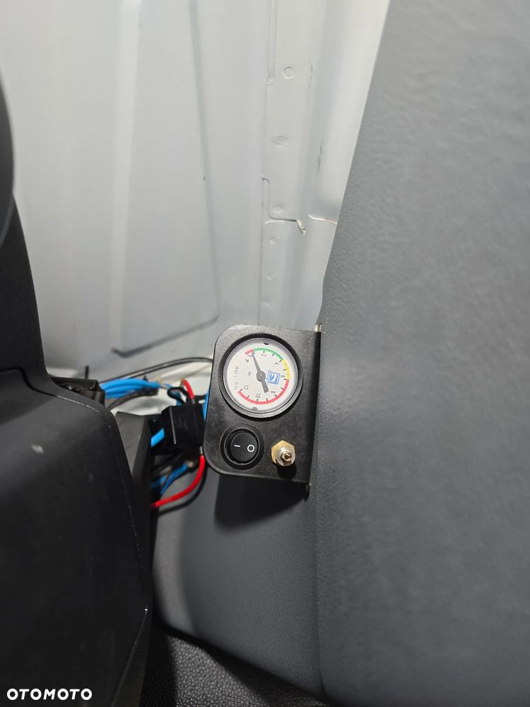 Ford TRANSIT 350-170 IZOTERMA WINDA 750Kg 48 Tyś Km SERWIS ASO FORD DO OSTATNIEGO Km SALON PL STAN JAK NOWY TEMPOMAT KLIMA ELKTRYKA ASYSTEN KIEROWCY WZMOCNIONE TYLNE ZAWIESZENIE RESOR + PODUSZKI PNEŁMATYCZNE - 37