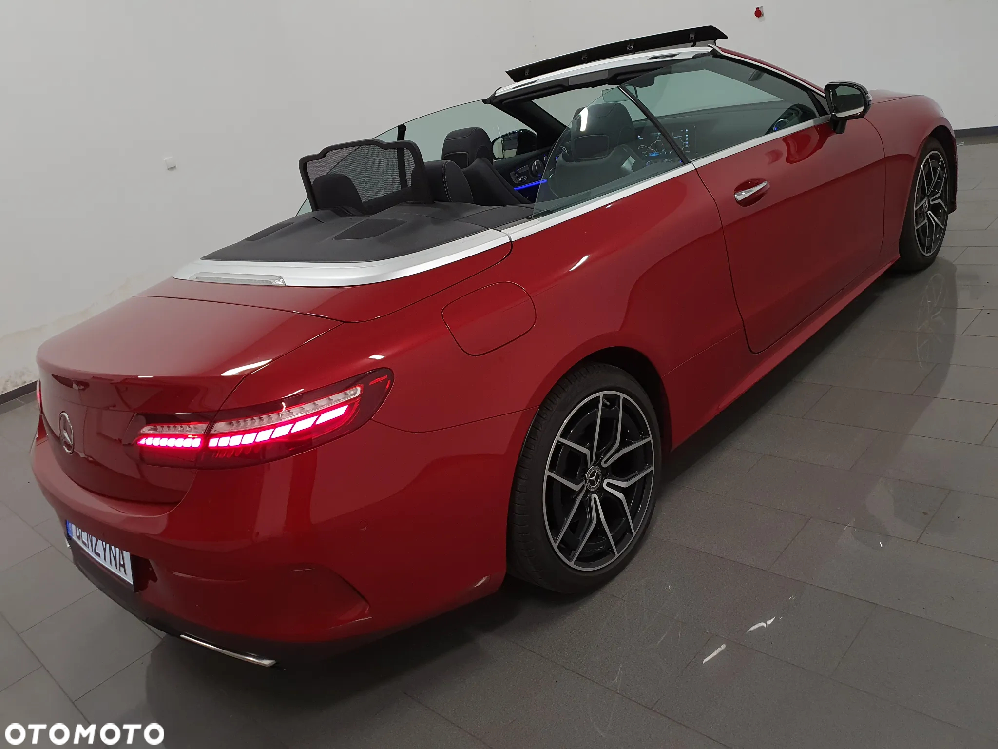 Mercedes-Benz Klasa E 300 Cabrio 9G-TRONIC AMG Line - 35
