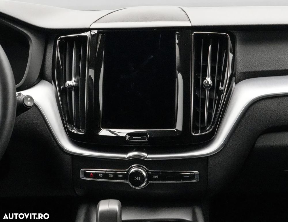 Volvo XC 60 B4 MHEV AWD Momentum Pro - 19