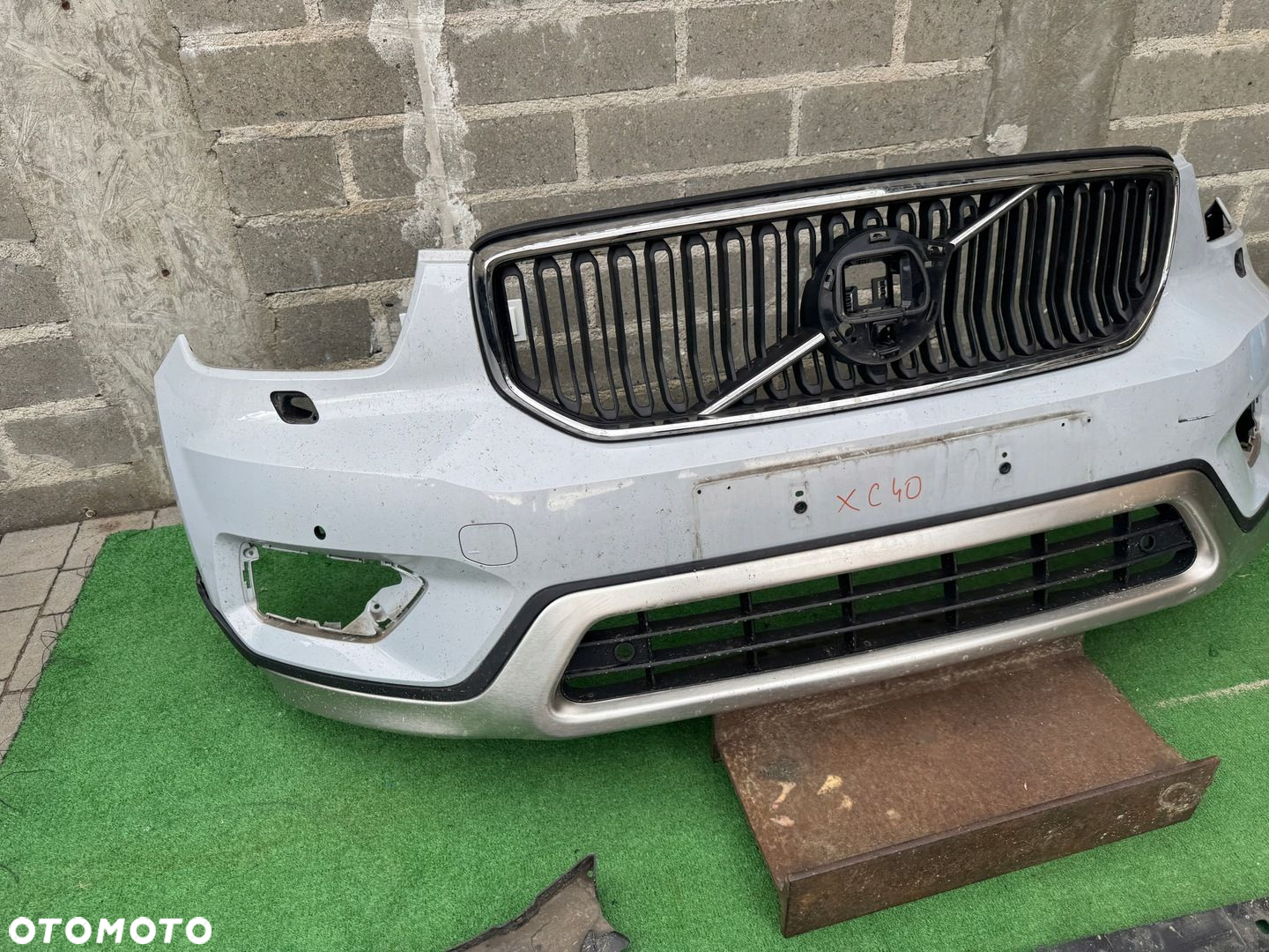 VOLVO XC40 II 18- INSCRIPTION ZDERZAK PRZÓD ORG EU - 2