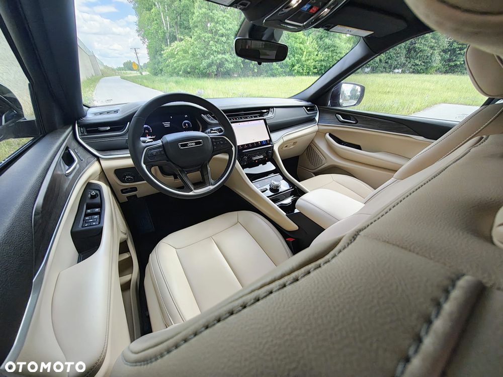 Jeep Grand Cherokee - 13