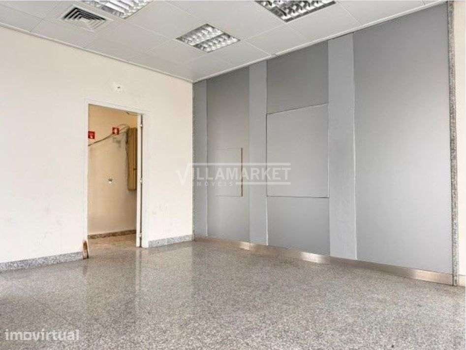 Loja Comercial da banca com 51m2 situada na Ramada em Odivelas - Grande imagem: 5/10