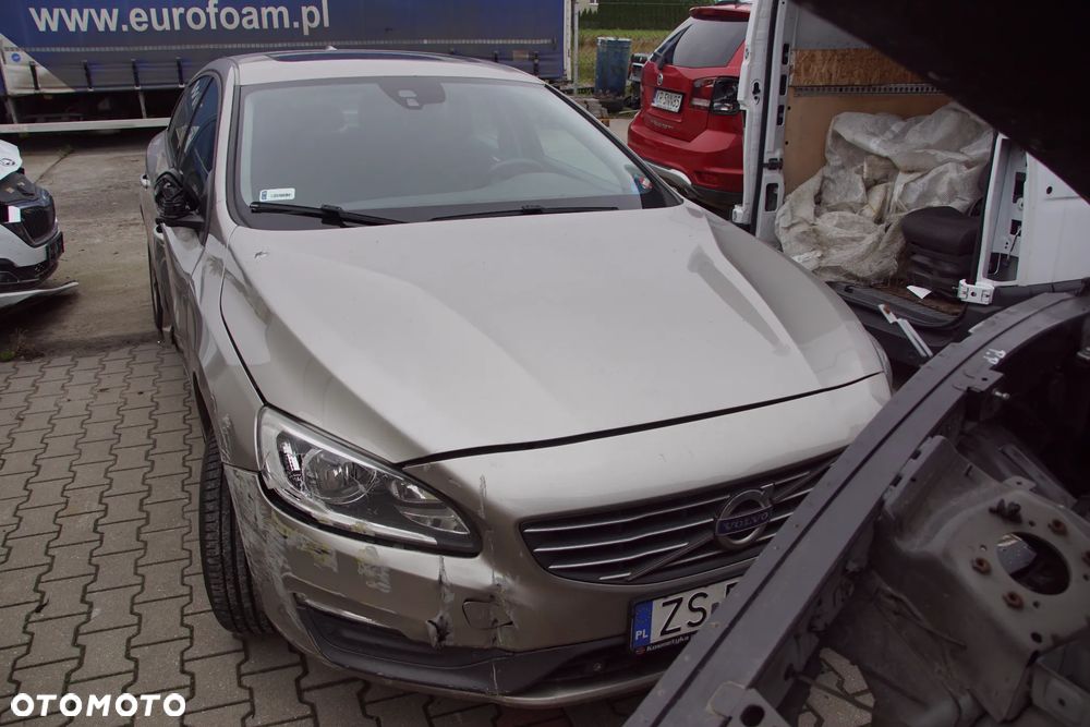 Auto na części - Volvo S60 II Lift 1.6 D 114 KM D4162T 36051127 484 2015R Silnik Skrzynia Drzwi Maska Błotnik Klapa Lampa Lusterko Klamka Szyba Deska Kokpit Sterownik Moduł Czujnik Licznik Wyświetlacz Panel Kierownica - 7