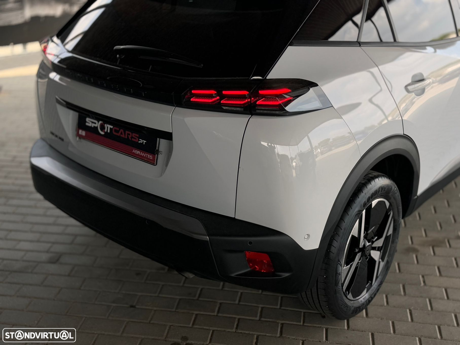 Peugeot 2008 1.2 PureTech Allure - 20